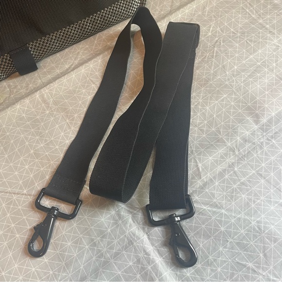 Waterfield San Francisco Padded Laptop Messenger Bag - Picture 2 of 9